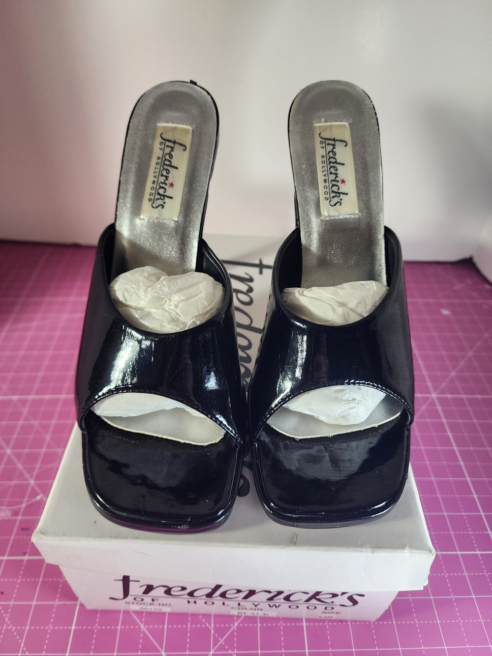Frederick's of Hollywood mules Black Patent Open-Toe Slide Heels - Women's Sz8.5